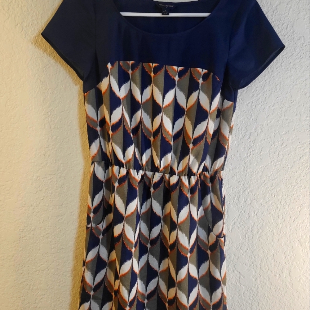 Banana Republic Dress with 2 pockets, Size 0, Chevron